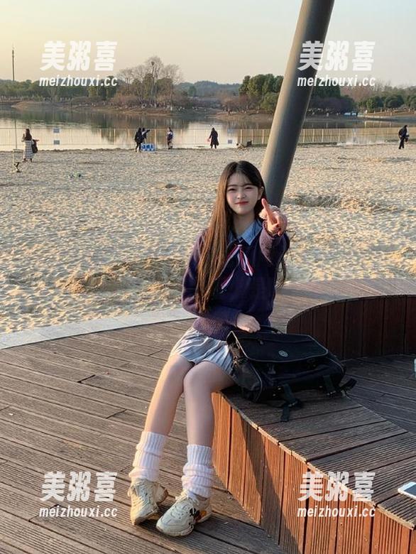 17吃瓜网 苹果版17吃瓜网:吃瓜同时还能长知识,呃,是吗?