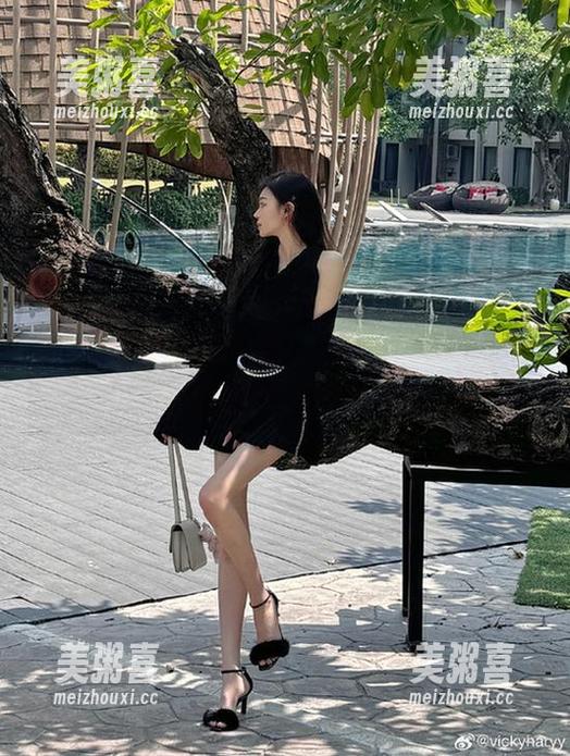 旅行到17吃瓜群众官网传送门，偶尔窥见不该看的呢？