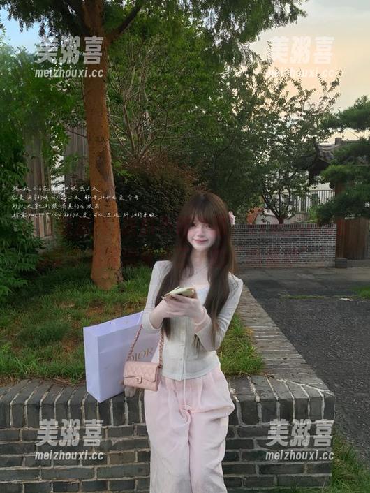吃瓜不再单调，51吃瓜网app带你追踪流量小王子的“热锅炒”！