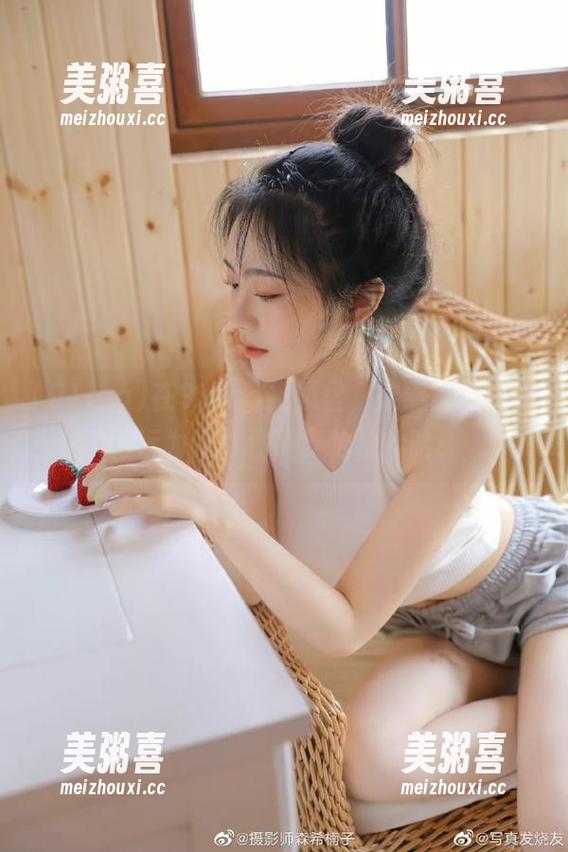 在91icg视频里，果然被各种奇葩行为吸引住了，哈哈哈哈！