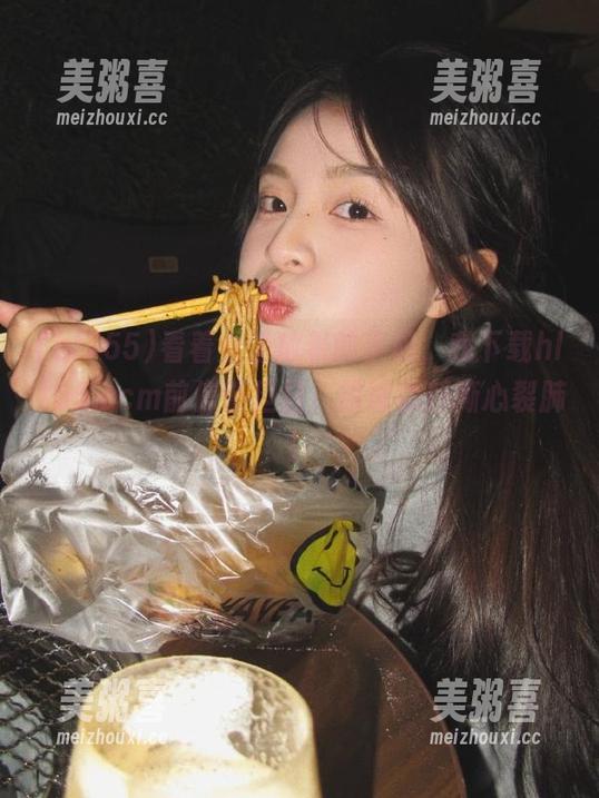 看着桌上放着的手机，我下载hl155.ccm前信誓旦旦，却被黑料撕心裂肺！