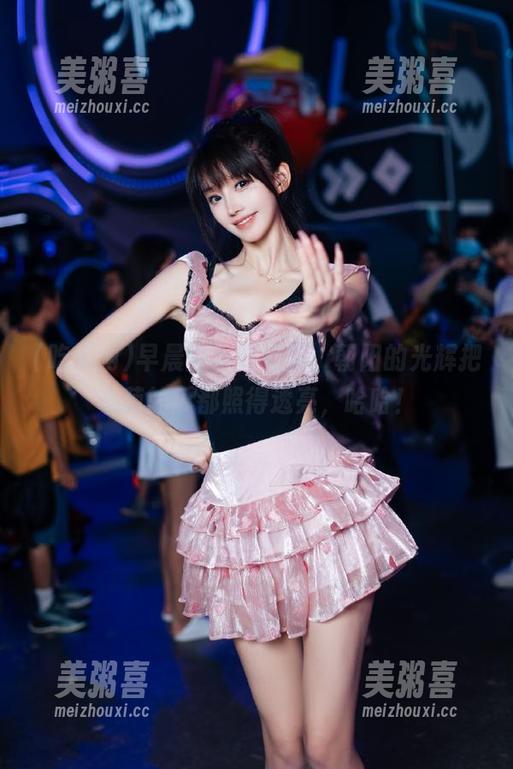 早晨登录吃瓜网，朝阳的光辉把奇葩的瓜都照得透亮，哈哈！