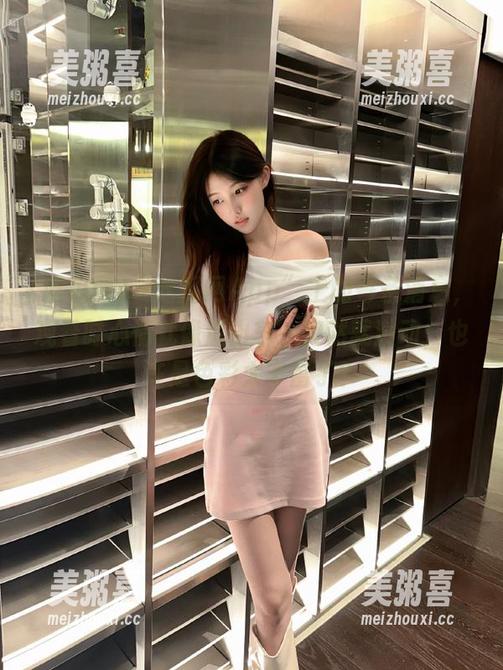 吃瓜网 “吃瓜网App”上的每条消息,观看时心情就像过山车,突然就激动,也许是色彩太丰富了?