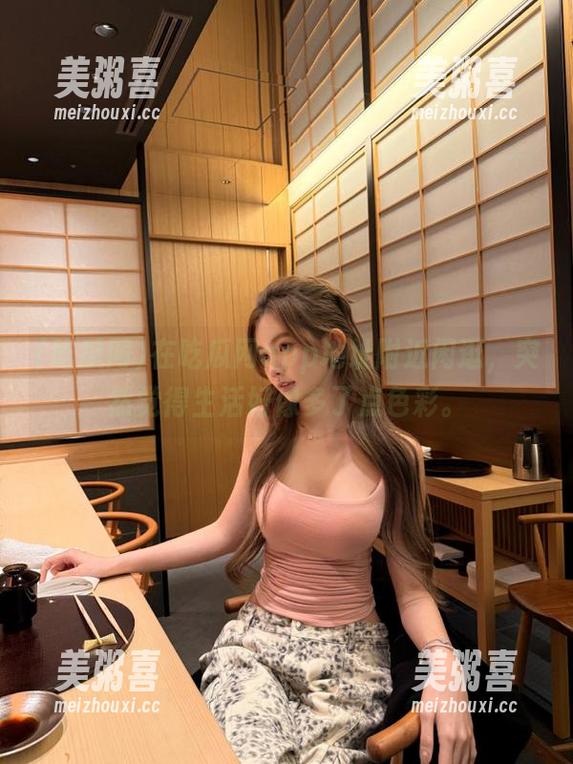 在吃瓜网app地址附近闲逛，突然觉得生活好像多了点色彩。