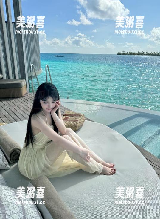 在网曝吃瓜的入口，疯狂的八卦就像一道简易的魔法，瞬间把我变成了小喷泉！