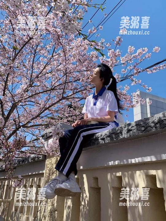 光影交错，就在“网曝吃瓜”的首页里，万物归于…三分尾巴！